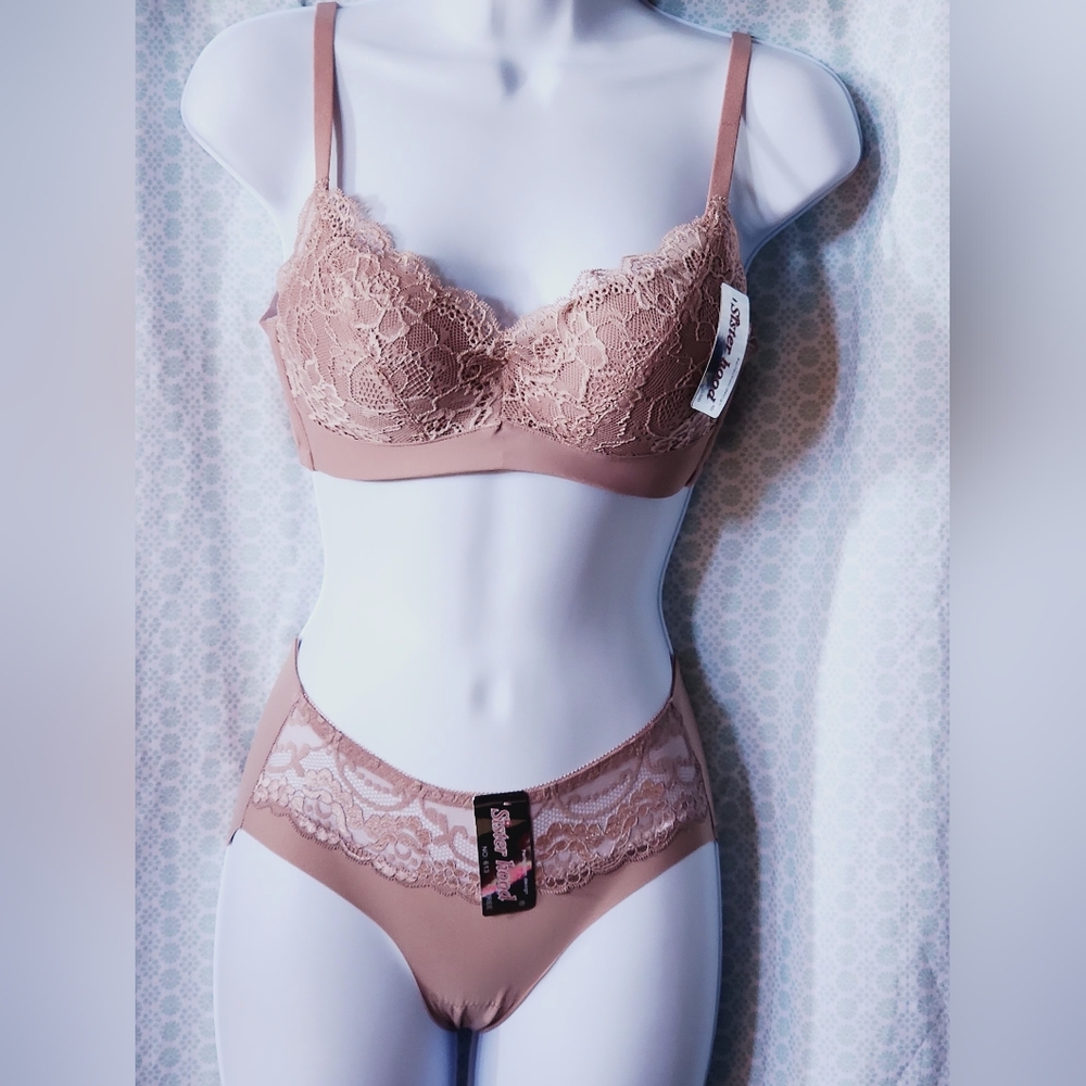Bra and panty set. Size 36/80